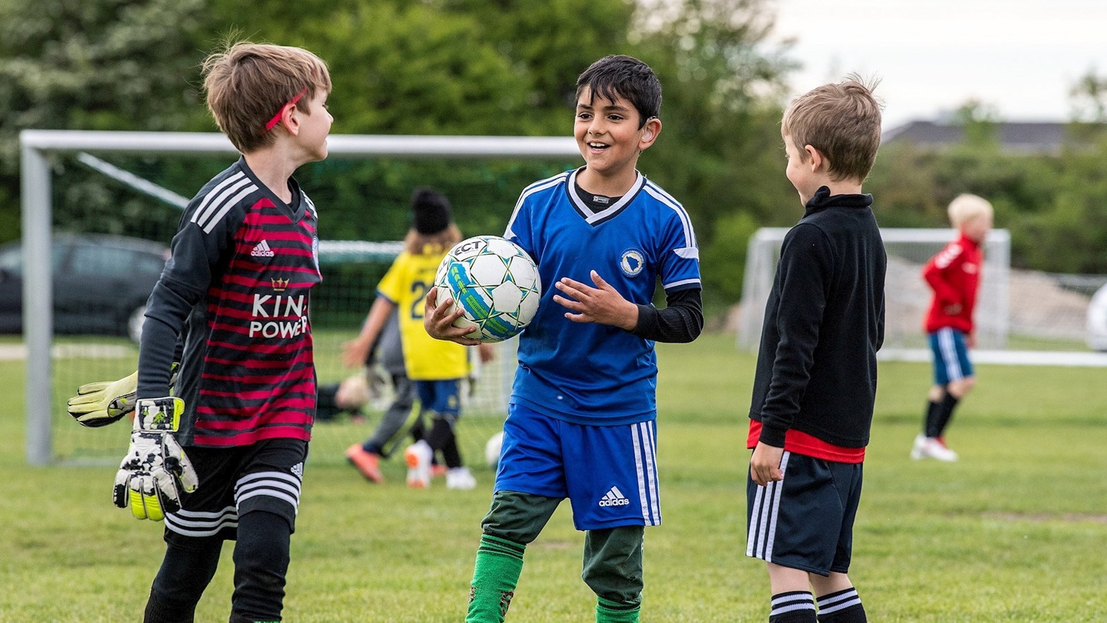 Unge får støtte til fodboldturnering i udlandet
